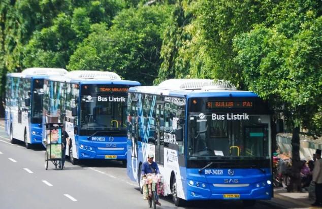 Hujan Deras Picu Keterlambatan Layanan Bus Transjakarta di Sejumlah Koridor