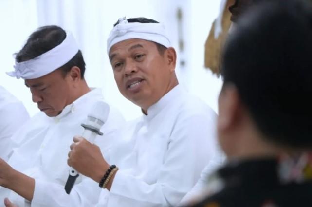 Gubernur Jawa Barat Dedi Mulyadi Ancam Tahan Pembayaran Proyek Bermutu Rendah pada Anggaran 2025