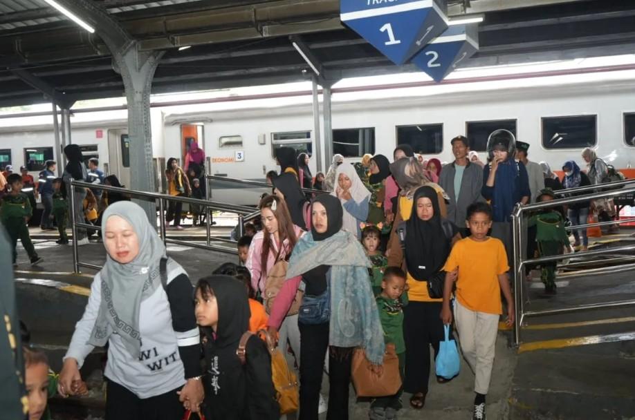 Lonjakan Penumpang Warnai Libur Panjang Isra Miraj di Wilayah KAI Daop 9 Jember