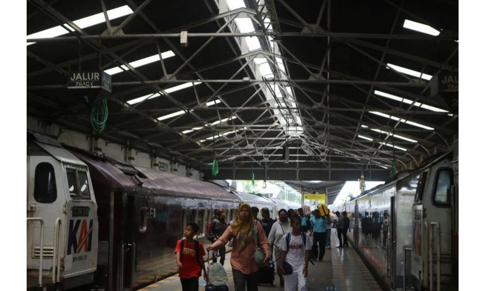 Banjir Genangi Jalur Rel, KAI Daop 3 Cirebon Batalkan 28 Perjalanan Kereta Api