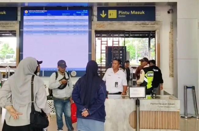 KAI Daop 3 Cirebon Sediakan Layanan Pindah Moda Akibat Banjir, 2.145 Tiket Dibatalkan