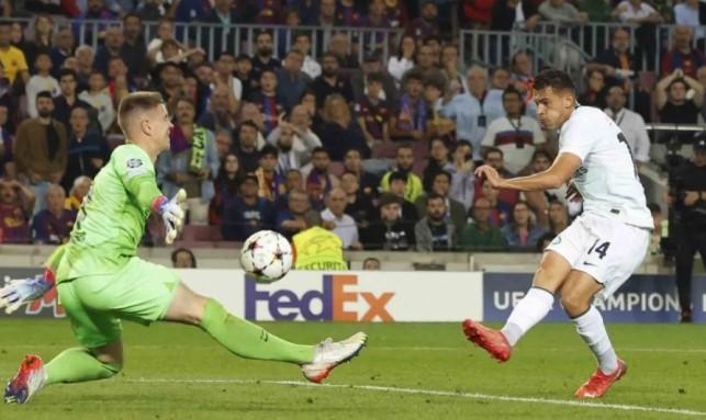 Marc-Andre ter Stegen Resmi Dipinjamkan Barcelona ke Girona hingga Juni 2026