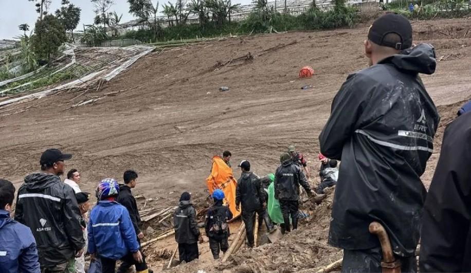 Pemkab Bandung Barat Tetapkan Status Darurat Bencana Setelah Longsor di Cisarua Telan Korban Jiwa dan Puluhan Hilang