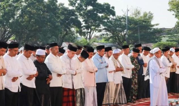 Hadapi Karhutla dan Kekeringan, Pemkab Aceh Barat Gelar Shalat Istisqa di Meulaboh