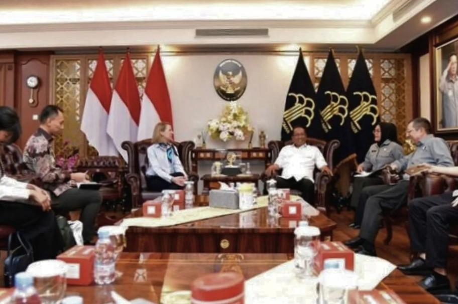 Menkum Tekankan Transparansi Royalti dan Perlindungan Hak Cipta dalam Audiensi dengan YouTube