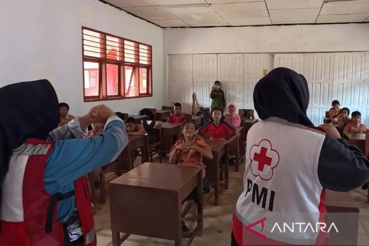 Sentuh Hati Anak-Anak, PMI Sumut Gelar Dukungan Psikososial dan Kesehatan di SD Tapanuli Tengah Pascabencana