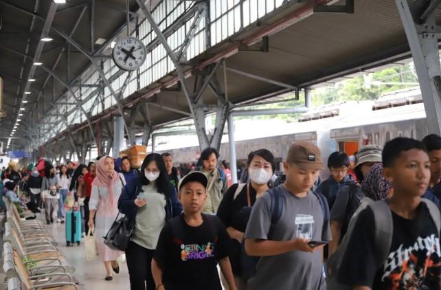 KAI Tegaskan Komitmen Kendalikan Emisi Karbon pada Layanan Kereta Api Jarak Jauh