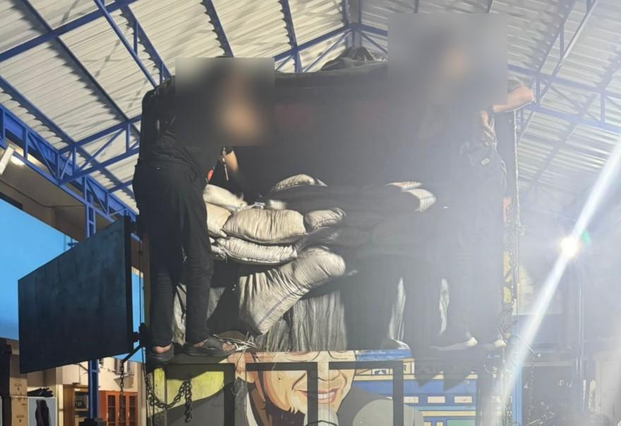 Bea Cukai Malang Tindak Jutaan Batang Rokok Ilegal Senilai Rp3,7 Miliar dalam Karung Kompos