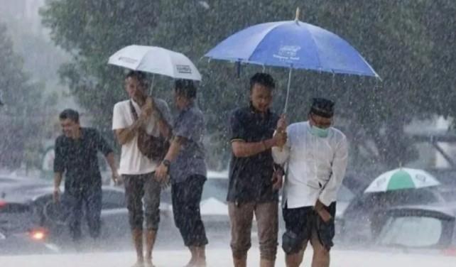 BMKG Memprakirakan Hujan Berpotensi Melanda Seluruh Kota Besar Indonesia Hari Ini