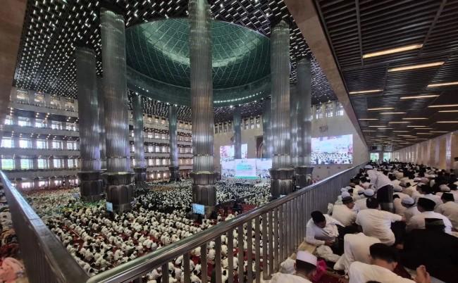 Puluhan Ribu Jamaah Padati Masjid Istiqlal Ikuti Doa Bersama untuk Keselamatan Bangsa