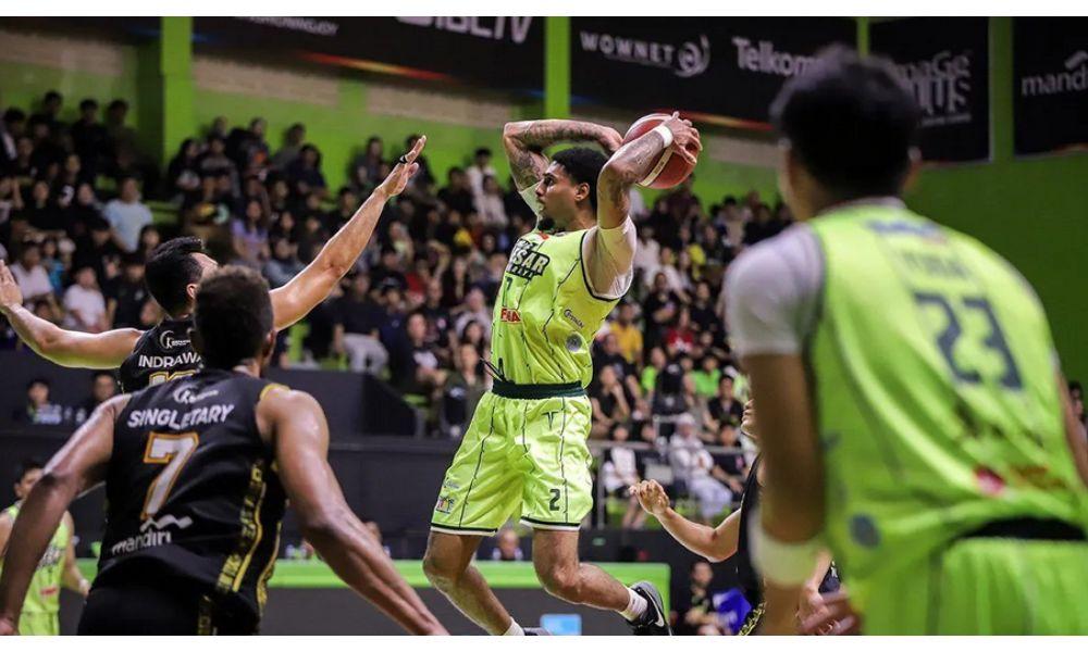 Kesatria Bengawan Solo Bungkam Pacific Caesar 93–68, Kentrell Barkley dan Deon Thompson Tampil Gemilang