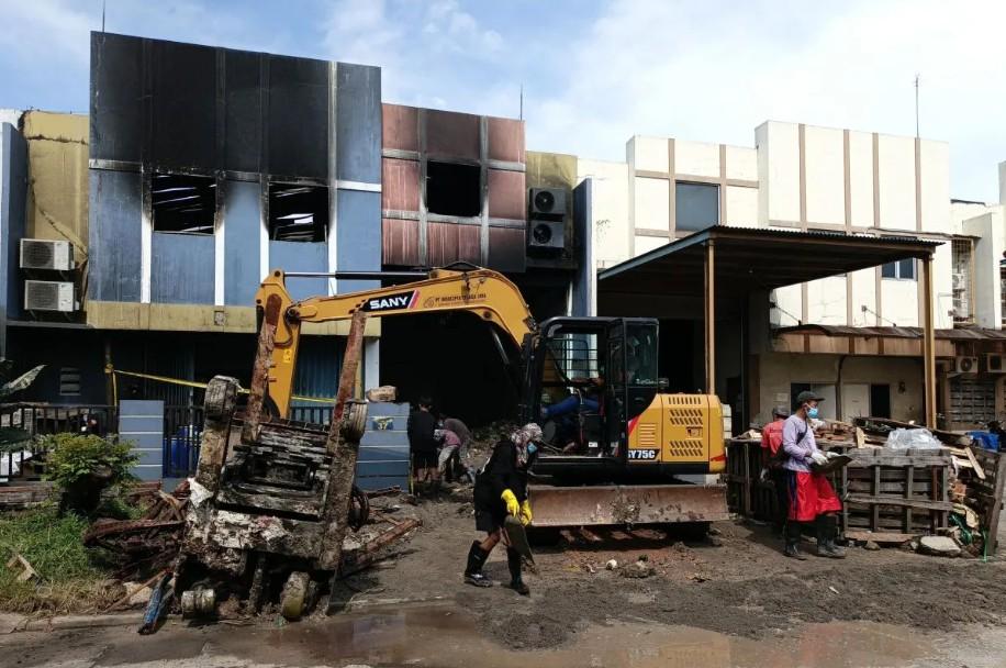 Kebakaran Gudang Pestisida PT Biotek Saranatama Sebabkan Pencemaran Sungai Cisadane, KLH Lakukan Investigasi