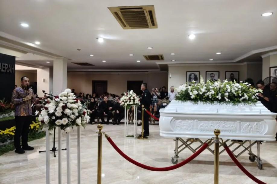 Wali Kota Eri Cahyadi Pimpin Prosesi Pelepasan Ketua DPRD Surabaya Adi Sutarwijono di Gedung DPRD