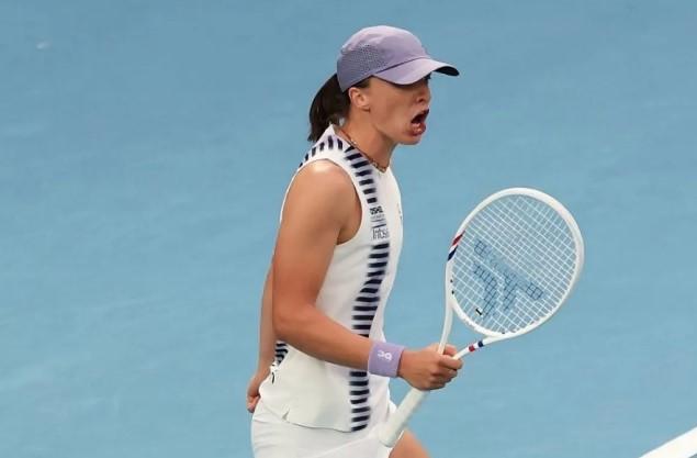 Iga Swiatek Bangkit dari Kekalahan Set Pertama dan Melaju ke Perempat Final WTA 1000 Doha Usai Tekuk Daria Kasatkina