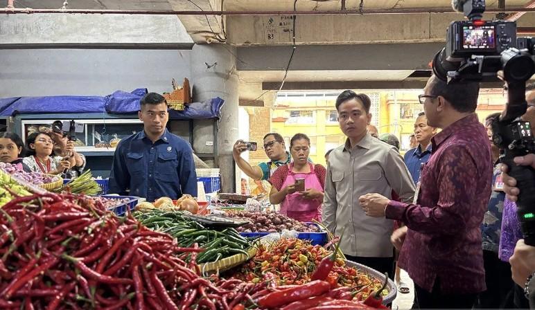 Wapres Gibran Tinjau Digitalisasi Pasar Badung dan Pastikan Stabilitas Harga Bahan Pokok Terjaga