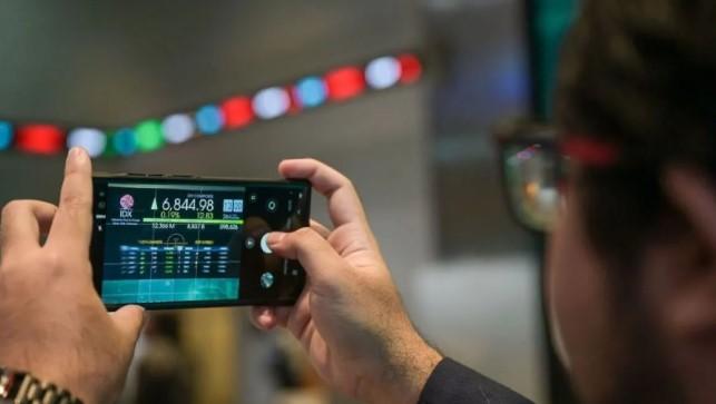 IHSG Jumat Dibuka Melemah 25,34 Poin ke Level 8.240,01