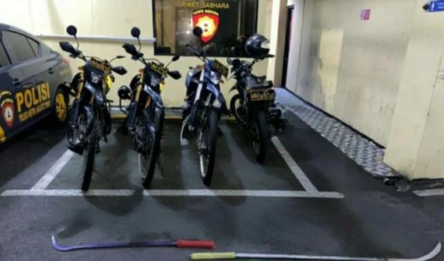 Polda Metro Jaya Amankan Lima Pemuda Diduga Hendak Tawuran Bawa Sajam di Ciracas