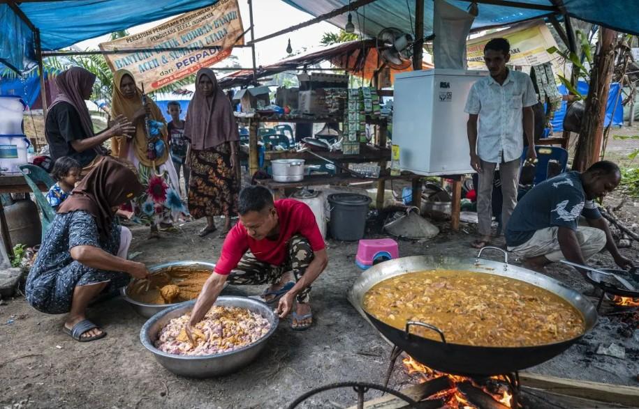 Warga Pengungsi Dusun Lhok Pungki Tetap Gelar Tradisi Meugang Jelang Ramadhan 1447 Hijriah di Tengah Keterbatasan