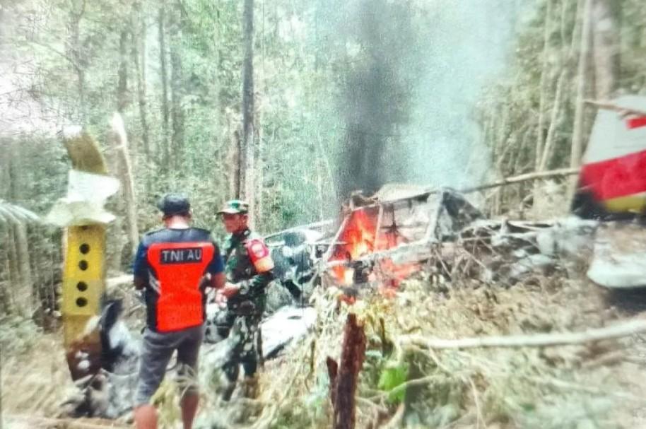 Basarnas Evakuasi Jenazah Pilot Air Tractor PK-PAA yang Jatuh di Perbukitan Krayan