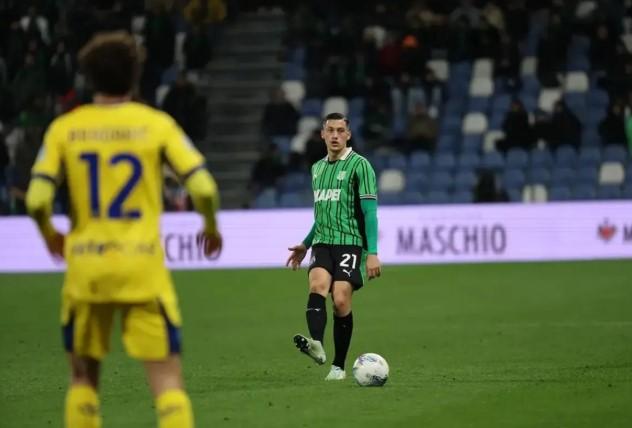 Sassuolo Hajar Hellas Verona 3-0, Jay Idzes Tampil Solid di Lini Belakang