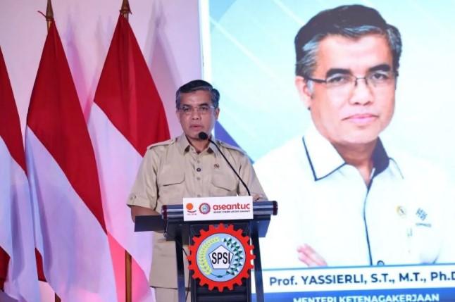 Menaker Yassierli Tekankan Upskilling dan Reskilling Hadapi Disrupsi AI dan Robotik