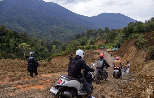Jalan Malalak di Agam Kembali Terhubung, Guru dan Warga Tak Lagi Putar 95 Kilometer