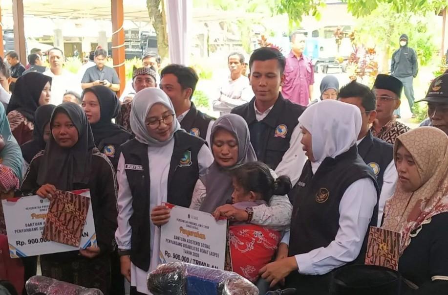 Gubernur Khofifah Salurkan Bantuan Sosial Rp5,26 Miliar untuk Warga Banyuwangi Jelang Ramadhan