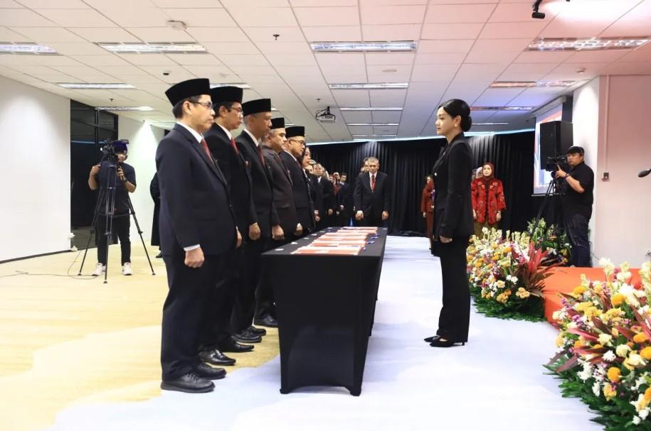 Friderica Widyasari Dewi Lantik Enam Pejabat OJK untuk Perkuat Integritas dan Kinerja Organisasi