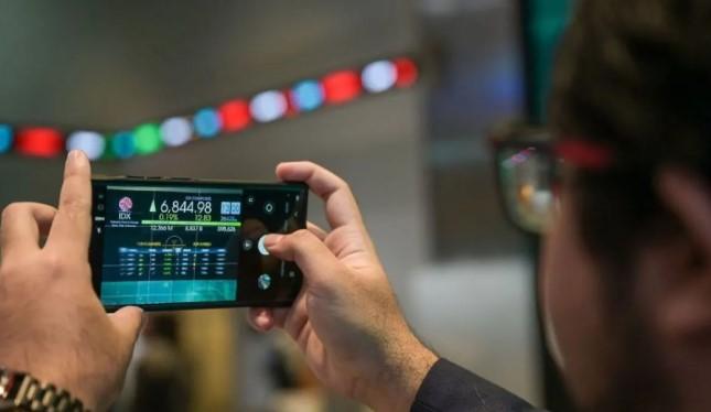 IHSG Selasa Dibuka Menguat 43,04 Poin ke Level 8.059,87