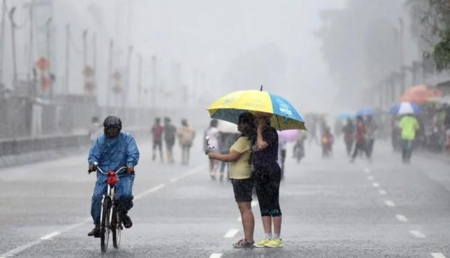 BMKG Peringatkan Potensi Hujan Lebat Disertai Petir di Sejumlah Kota Besar Indonesia