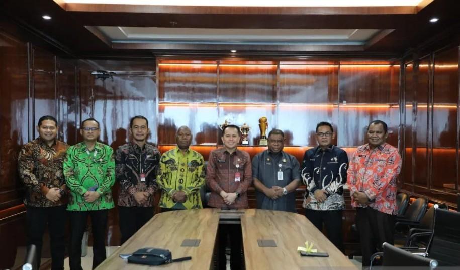 Gubernur Papua Barat Dominggus Mandacan Perkuat Koordinasi Pengelolaan Keuangan Daerah dengan Kemendagri di Jakarta