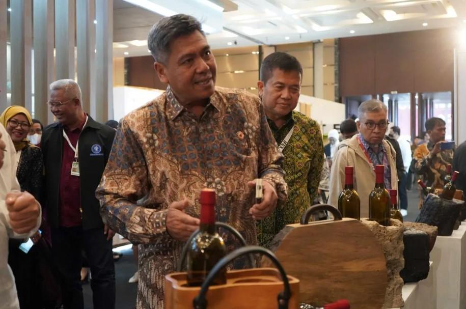 Indonesia Targetkan Jadi Pusat Produksi Furnitur Global Lewat Hilirisasi Kayu dan Penguatan Industri Manufaktur