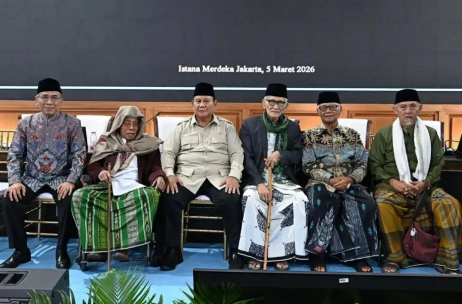 Presiden Prabowo Menitikkan Air Mata Saat Menyaksikan Penyaluran Bantuan Rakyat Indonesia untuk Palestina di Gaza