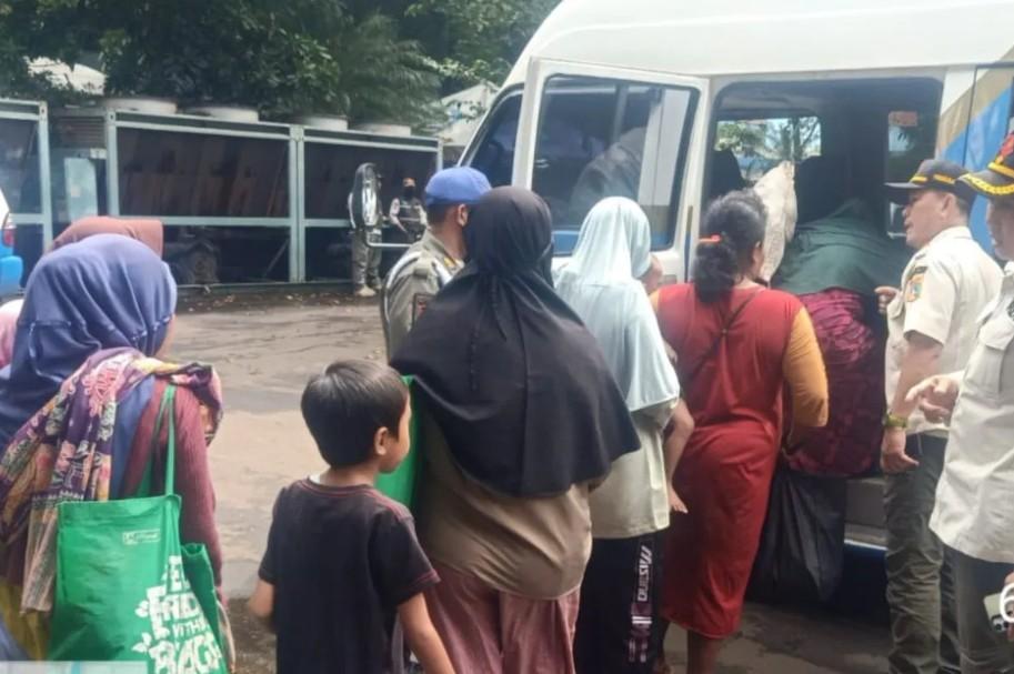 Satpol PP Jakarta Utara Menjaring Delapan Pengemis Bawa Balita dalam Operasi Pekat Selama Ramadhan