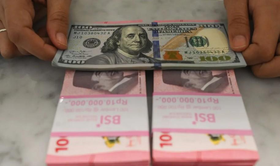Rupiah Ditutup Melemah ke Rp16.925 per Dolar AS di Tengah Ketegangan Timur Tengah dan Lonjakan Harga Minyak