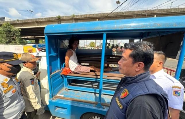 Satpol PP Jakarta Barat Tertibkan Pak Ogah di Sejumlah Titik Grogol Petamburan Usai Laporan Kemacetan dan Pungutan Liar