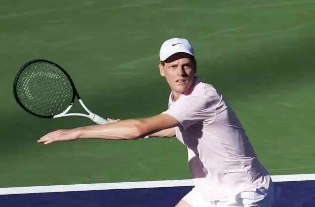 Jannik Sinner Bangkit Kalahkan Shapovalov di Indian Wells, Lolos ke Babak Keempat dan Bidik Gelar Pertama