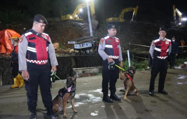 Empat Orang Tewas Tertimbun Longsoran Sampah di TPST Bantargebang, Polisi Masih Cari Korban Lain