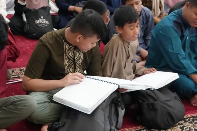 Ratusan Siswa SLB se-Bandung Raya Khatamkan Al Quran Braille pada Momentum Ramadhan 2026
