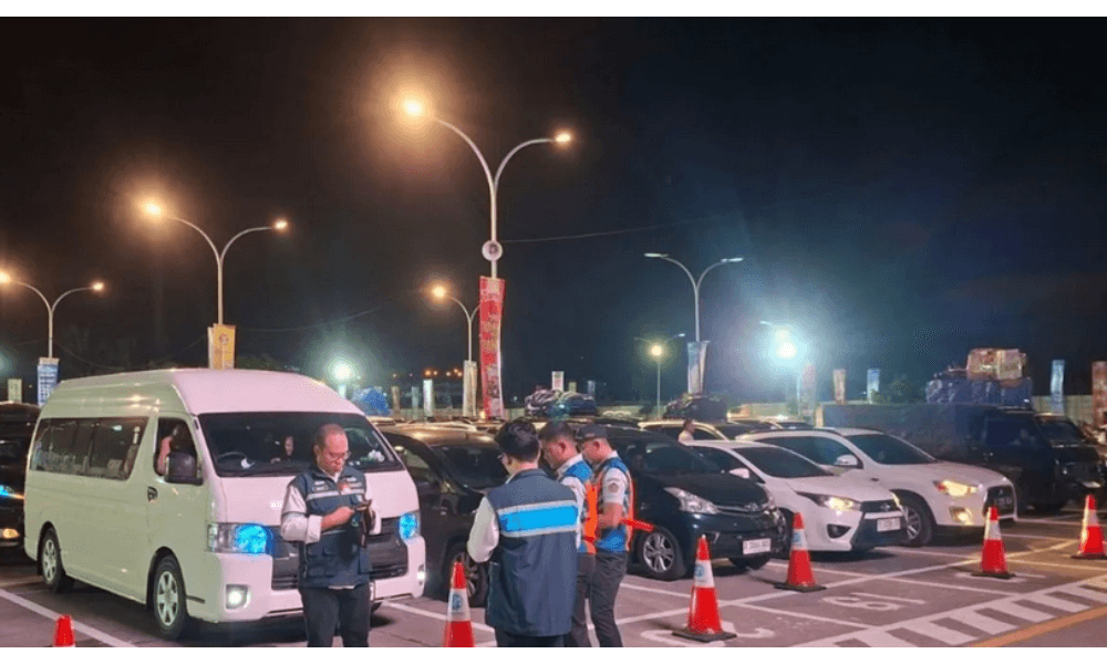 Polda Banten Terapkan Penyekatan di Jalur Cikuasa Atas untuk Cegah Penumpukan Kendaraan ke Pelabuhan Merak