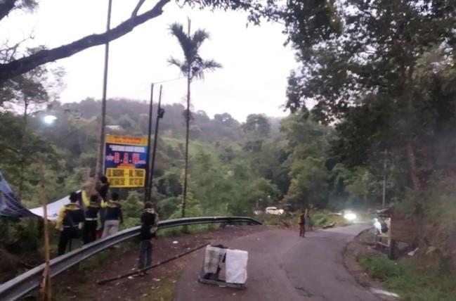 Pemkab Agam Pasang Rambu Jalur Alternatif dan Peringatan untuk Antisipasi Arus Mudik Lebaran