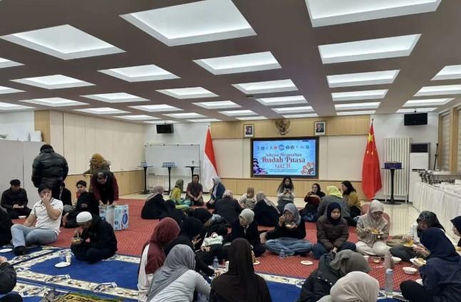 Diaspora Indonesia Rayakan Ramadan di KBRI Beijing dengan Buka Puasa dan Tarawih Bersama