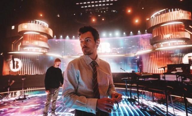 Album Baru Harry Styles “Kiss All the Time. Disco, Occasionally.” Debut di Puncak Billboard 200