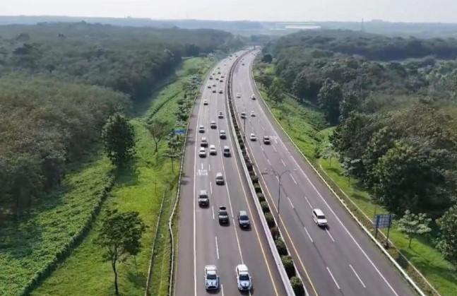 Arus Kendaraan di Tol Cipali Arah Cirebon Naik Tajam pada H-3 Lebaran