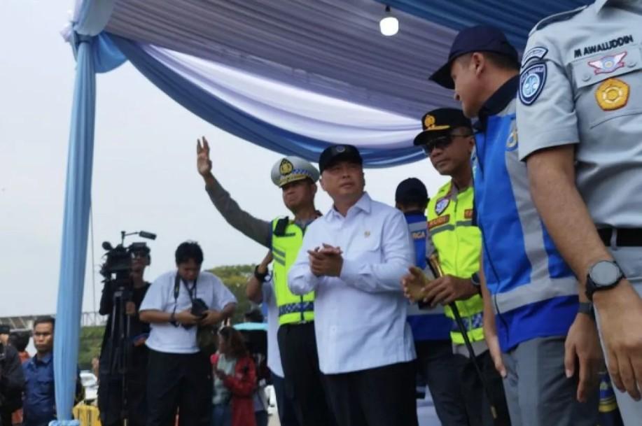 Menteri Perhubungan Dudy Purwagandhi Resmikan One Way Nasional di Tol Trans Jawa untuk Arus Mudik Lebaran