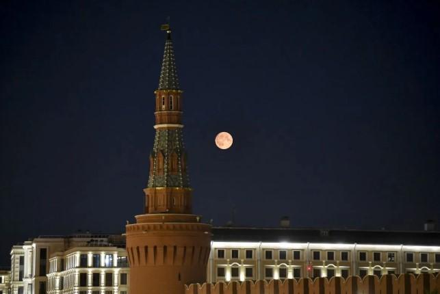 Rusia Rencanakan Bangun PLTN di Bulan dalam 5–7 Tahun ke Depan