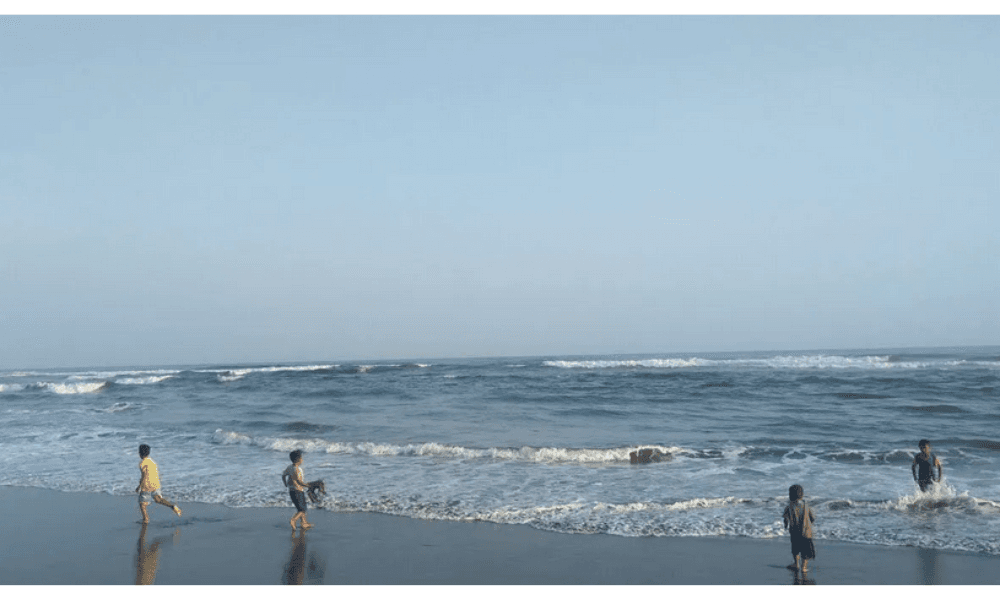 BMKG Imbau Wisatawan Waspadai Hujan dan Gelombang di Jawa Tengah Saat Lebaran