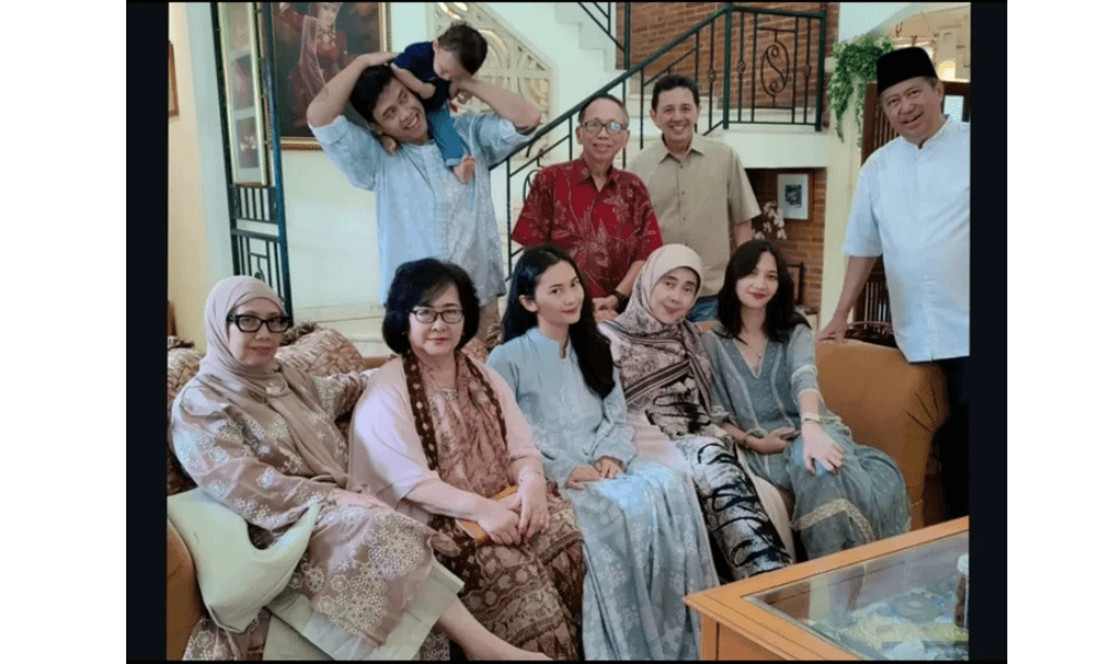 Keluarga Vidi Aldiano Unggah Foto Lebaran 2026, Kenang Sosok Mendiang