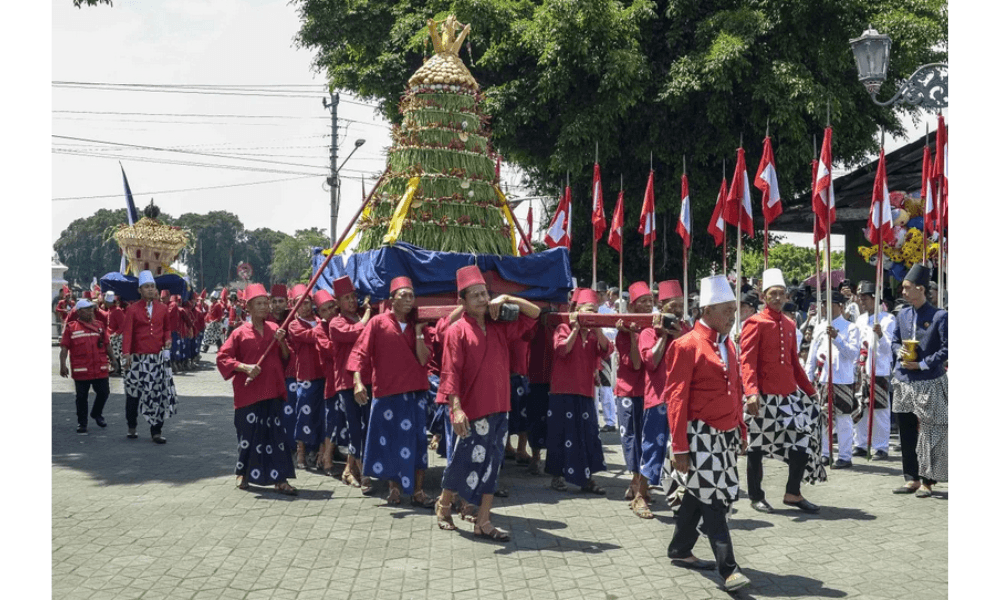 Grebeg Syawal Yogyakarta Jadi Tradisi Syukur Lebaran, Warga Berebut Gunungan