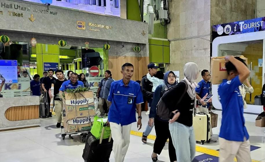 Arus Balik Lebaran 2026 Padat, KAI Imbau Pemilir Datang Lebih Awal ke Stasiun Gambir